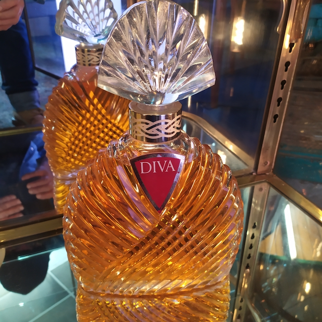 2021-02-25 15.07.18 flacon factice diva