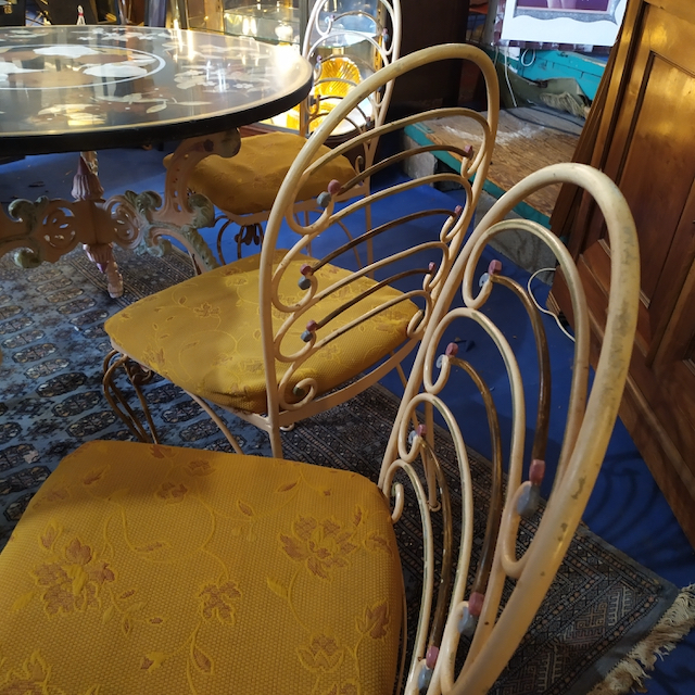 2021-02-27 16.29.48 chaises en métal