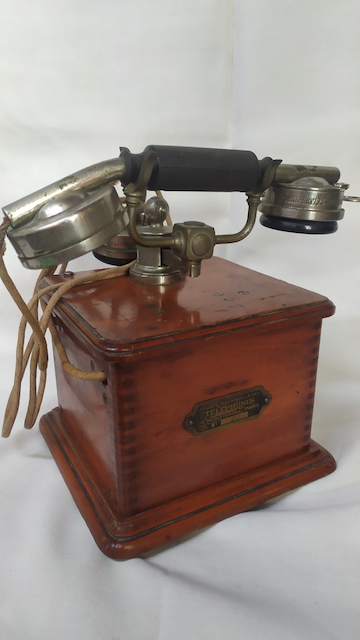 2021-03-23 15.34.48 telephone ancien