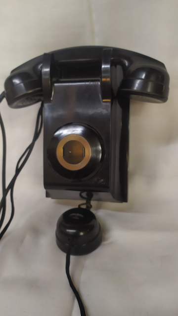2021-03-23 15.37.58 telephone ancien