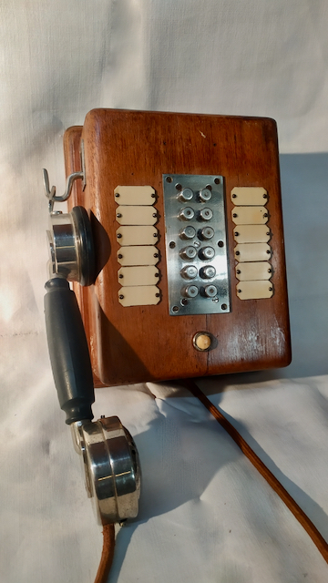 2021-03-23 15.39.15 telephone ancien