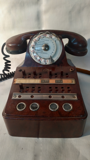 2021-03-23 15.42.24 telephone ancien