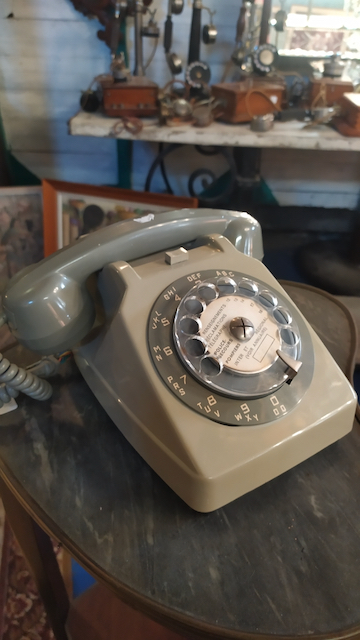 2021-03-23 16.28.39 telephone ancien
