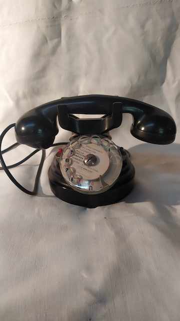2021-03-25 15.40.30 telephone ancien