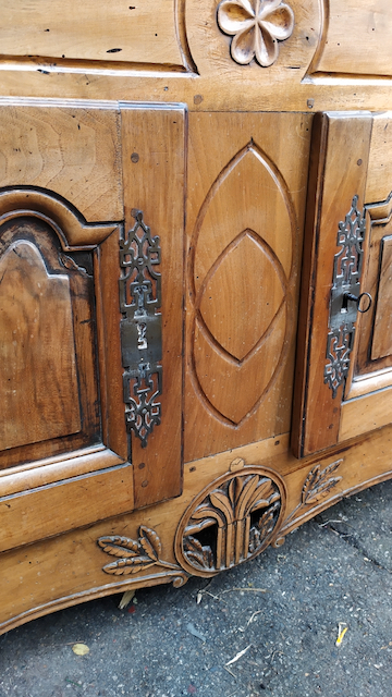 meuble provencal en noyer buffet bas provencal