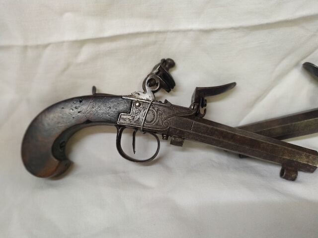pistolet a coffre a silex paire de pistolets anciens