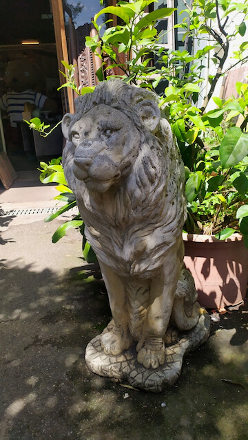 decoration de jardin statue lion moulage