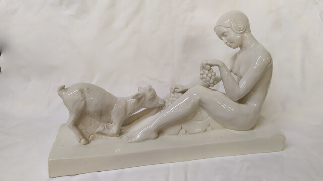 sujet en porcelaine blanche émaillée l.badessi porcelaine