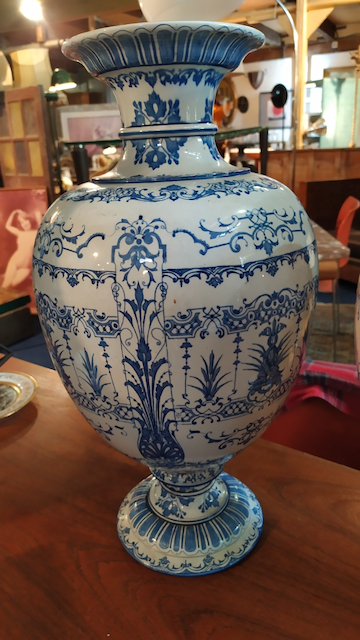 vases a la berain paire de vases gien